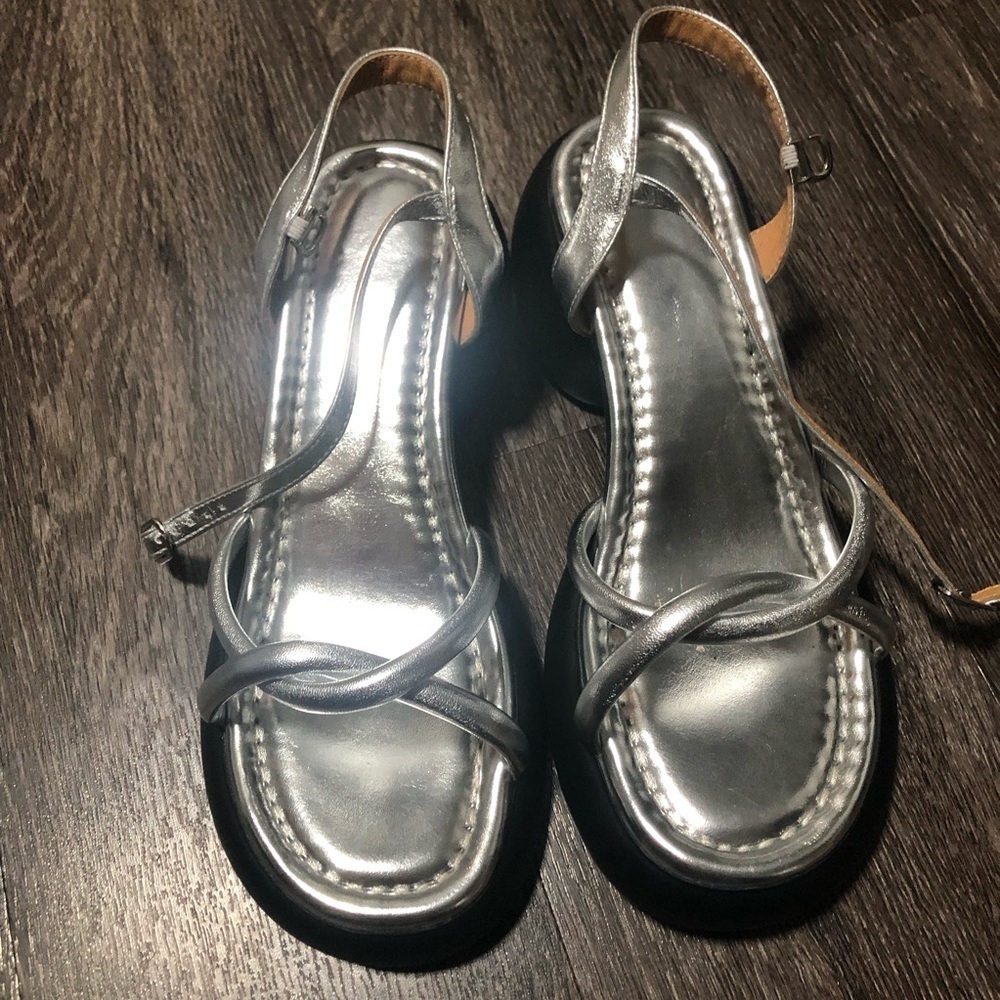 Silver Metallic Chunky Platform Heels Ankle Strap Sandals Size 7.5 - Picture 2 of 7